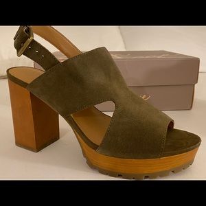 Olive Suede Platform Sandal. Womens 9.5M.